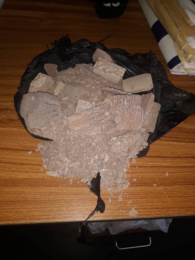 TunjiDisu1's tweet photo. A friend caught his mechanic stealing content of his silencer.
Catalytic converters locally known as”Indomie”are devices that reduce emissions from vehicles. They are target of theft due to containing certain precious metals.Many Mechanics/Panel beaters are predators,be warned🙏🏿 https://t.co/Go2NA8ch69