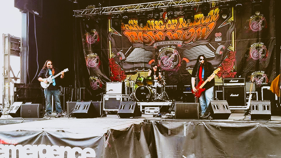 theRedandBlues's tweet image. Throwin it back! We were just starting to play together as a band!
#tbt  #toolegit #goodtimeswithweapons