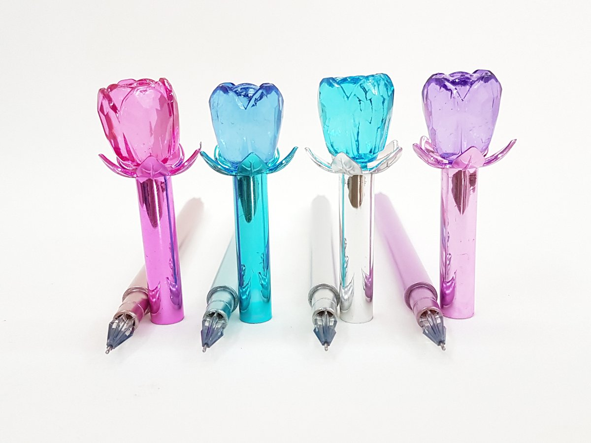 InvertidaLoja's tweet image. Essas canetas me lembram tanto a Bela e a Fera 🥰
Só sobrou 2 kitzinhos 
R$ 19,90 kit com 4 -&amp;gt; bit.ly/2DVnELL
#vendas #mercadolivre #lojaonline #Escola