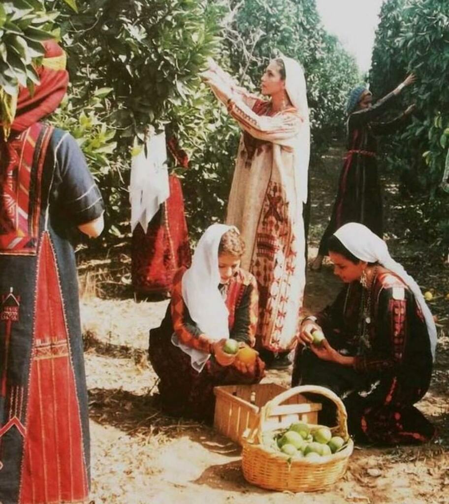 Beit Sahour, #Palestine 1946 #WomenOfPalestine 🇵🇸 instagr.am/p/CD1x-kXlZUZ/