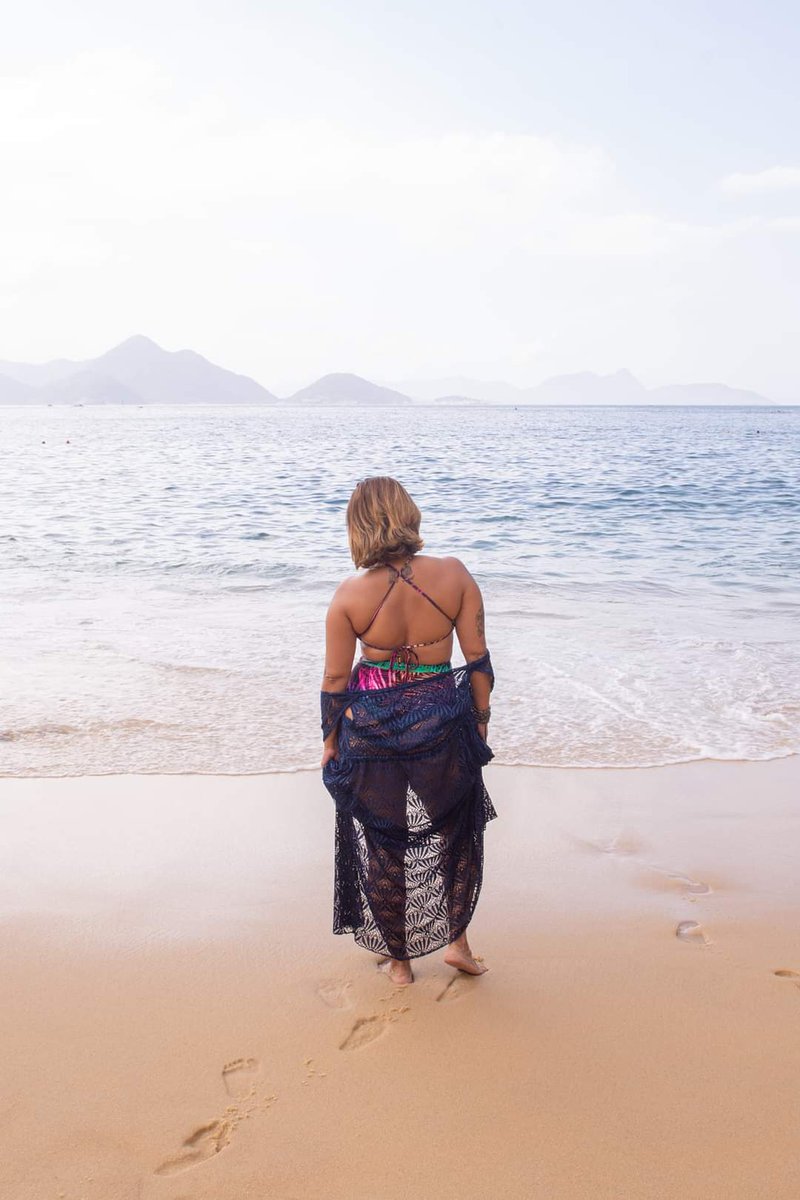 GracianeV's tweet photo. A vida é como o mar, umas vezes maré alta e em outras maré baixa, e é preciso ter a coragem de mergulhar para tirar pleno proveito dela. ✨💛
#tbtzão
#fotoslindas
#Grazifez46
📸 Aline Pereira https://t.co/nzHgezeaA1