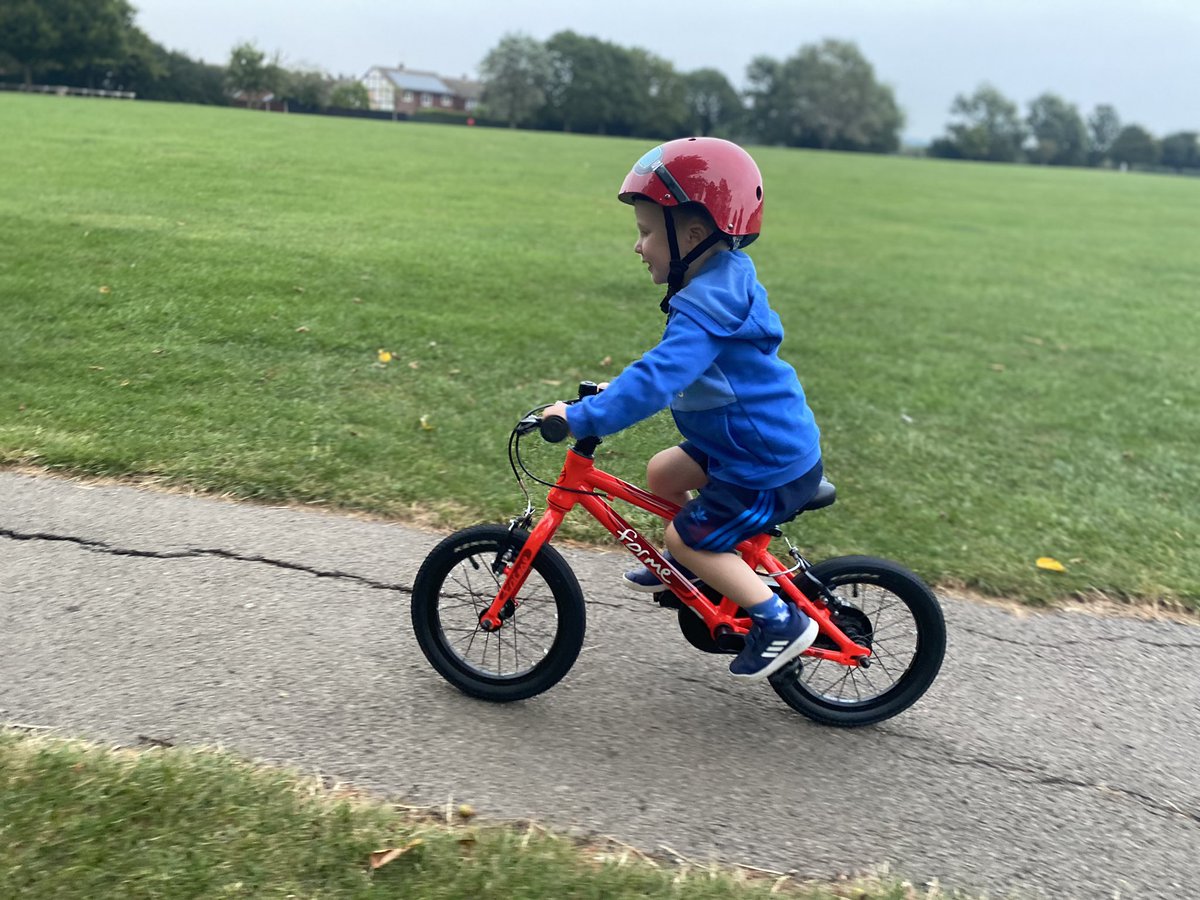 MinibikersUk's tweet photo. #3yearsold on a #formebike 🚴‍♂️👍 
14” Forme Cubley 👌 https://t.co/I3sX763gv5 
.
.
#Formebikes #minibikers  #cycling #activekids #getoutside #stayoutside  #cyclinguk #1000hoursoutside #iwanttoride  #countrysideride #lifeofa3yearold #kidsbikes #kidsfitnessworld #oursensorytransport https://t.co/3Nq57MXE6U