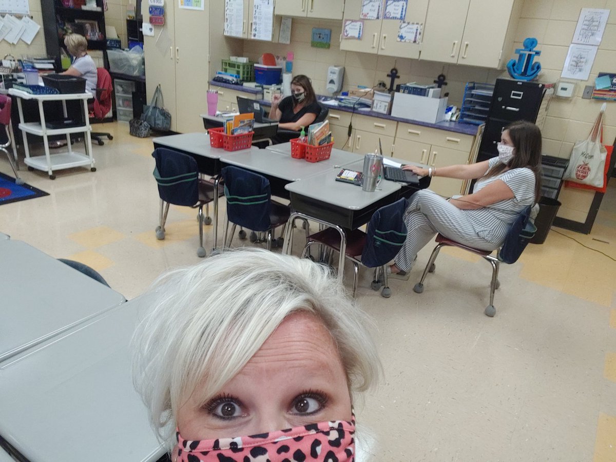 AmandaCorley18's tweet photo. @FultondaleElem 2nd Grade team working hard for our students!  #BetterTogether https://t.co/uiNDkD7yeI