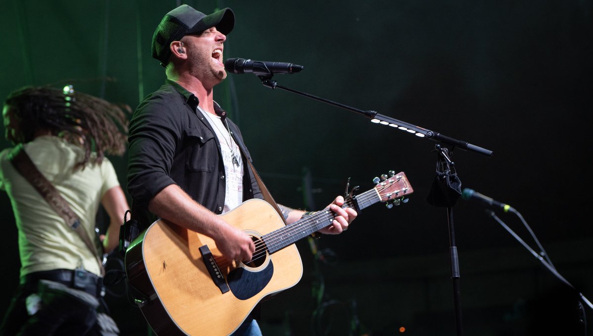 timhicksmusic's tweet image. Nothing beats hitting the stage with the boys and rocking out with all of you 🤘😎🎶 #CanadaPerforms #DriveIn #OttawaBluesfest 📸: @CoreyKelly76