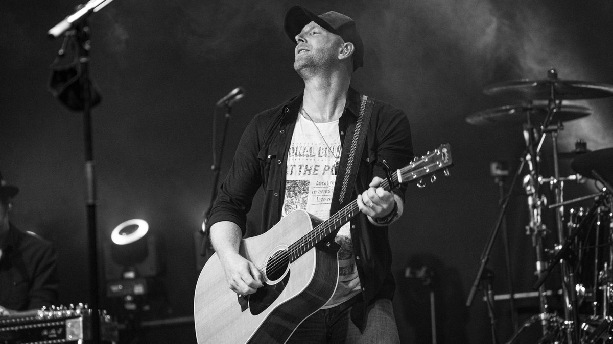 timhicksmusic's tweet image. Nothing beats hitting the stage with the boys and rocking out with all of you 🤘😎🎶 #CanadaPerforms #DriveIn #OttawaBluesfest 📸: @CoreyKelly76