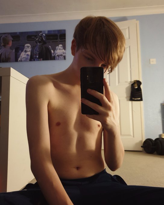 Sweaty boyo 😓 https://t.co/IW3lejPibg