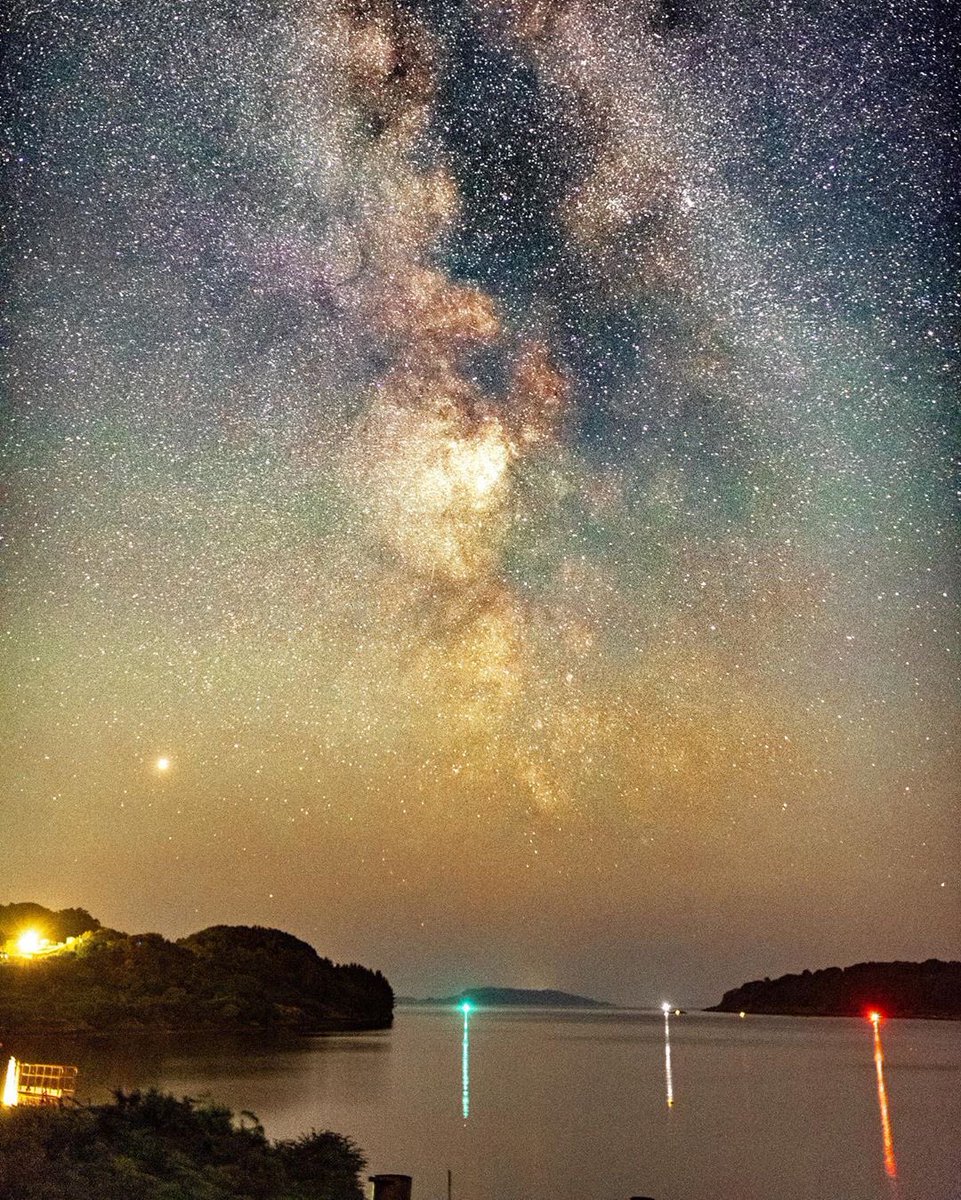 ThisIsOban's tweet photo. “The stars in the west coast night sky are something everyone should see at some point in their life.” 🌌⁣ #ThisIsOban 
⁣
📸 This immense image was taken by @EdgingtonNick https://t.co/mMr5c1a8zR