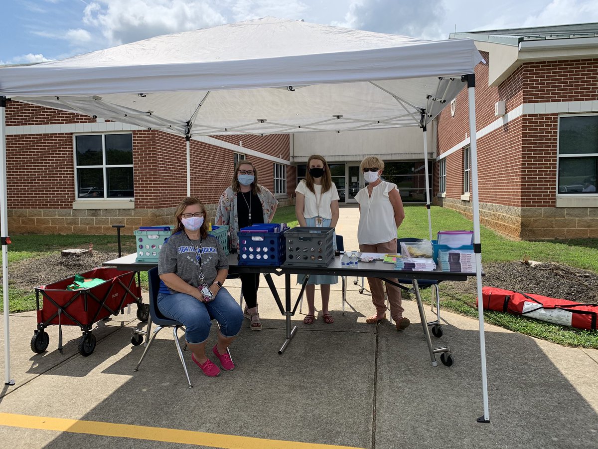 JenniferMHardin's tweet photo. 4th and 5th grade....we are so enjoying seeing your sweet faces! Wentworth staff are so thankful just to see YOU! We are here until 6pm to welcome you back! @RCS_NC #wwrocks https://t.co/Avf1lP8Ins