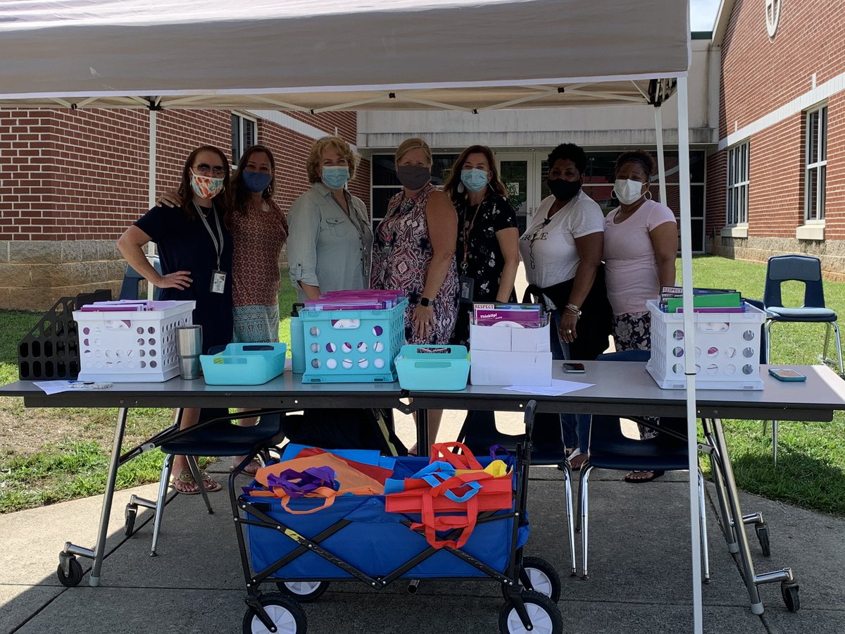 JenniferMHardin's tweet photo. 4th and 5th grade....we are so enjoying seeing your sweet faces! Wentworth staff are so thankful just to see YOU! We are here until 6pm to welcome you back! @RCS_NC #wwrocks https://t.co/Avf1lP8Ins
