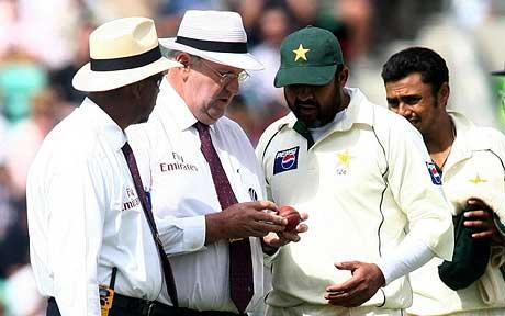 In 2006, during Oval Test b/w England & Pakistan, umpires Darrell Hair and Billy Doctrove ruled that the Pakistani team had been involved in tampering & awarded 5 penalty runs to England. Pak refused to take the field after tea break in protest & forfeited the match.