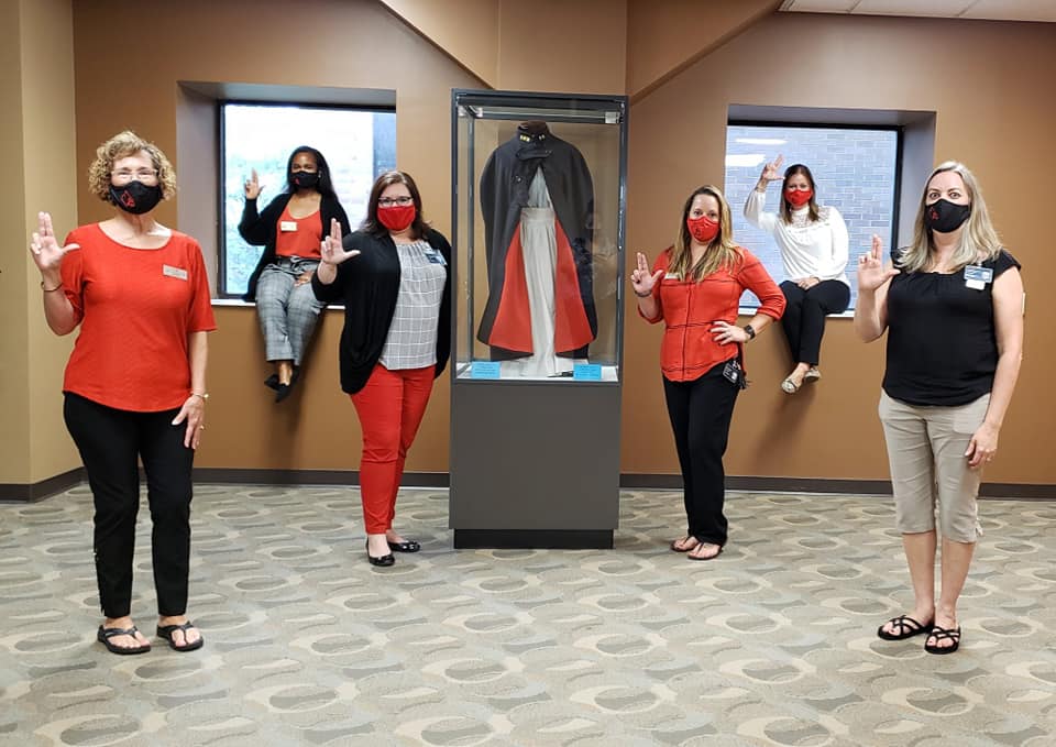 UofL_Nursing's tweet photo. Sneak peek: We got an up close look at Lucina giving birth to her beautiful baby girl this morning. She is the first maternal high fidelity simulator at the school.
Mom and baby are doing great: https://t.co/YhjcyPM8Hb #Lucina #CardinalNurse #NurseOfL #UofL #WeAreUofL https://t.co/uAEM1VTwxt