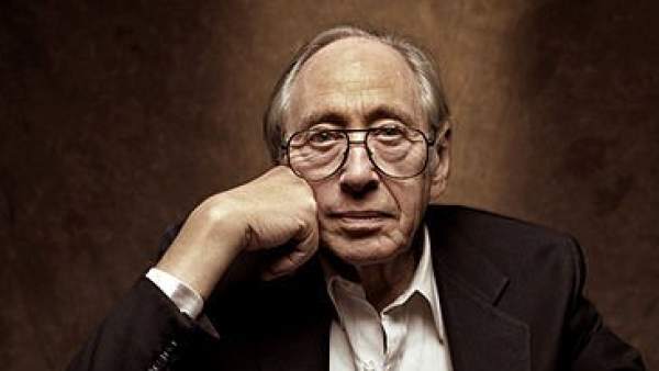 "Los analfabetos del siglo XXI no serán aquellos que no sepan leer o escribir, sino aquellos que no puedan aprender, desaprender y reaprender".
Alvin Toffler 
#Fuedicho