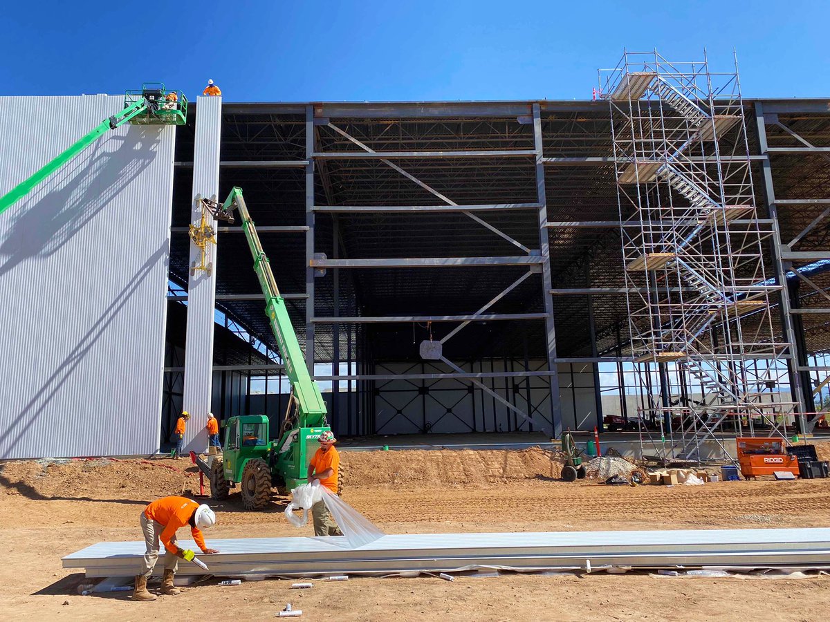 SubZeroConst's tweet photo. SubZero understands productivity is all about perfecting workflow. #100panelsperday ⠀
#DegreesBeyond #SubZeroConstructors #ColdStorageConstruction #Contractor #DesignBuild #FoodSupplyChain https://t.co/4YEjnFCNEB