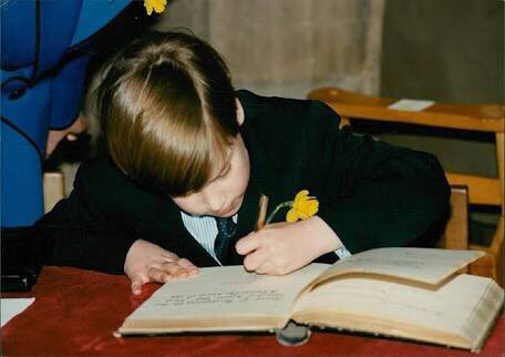 lovefamilywales's tweet photo. Happy international left handers day to all the lefties out there ✍🏻 here are some pictures of my favorite leftie, our Duke of Cambridge, over the years to mark the day ❤️❤️❤️❤️ https://t.co/OjUHFIwGDa