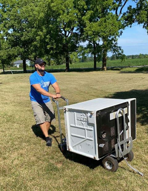 It's always nice to see Magliners at work!  This Three-Position Truck takes some strain out of moving large objects over uneven terrain!

Thank you for sharing, Ryan Davis!

#magliner #appliance #weloveourcustomers