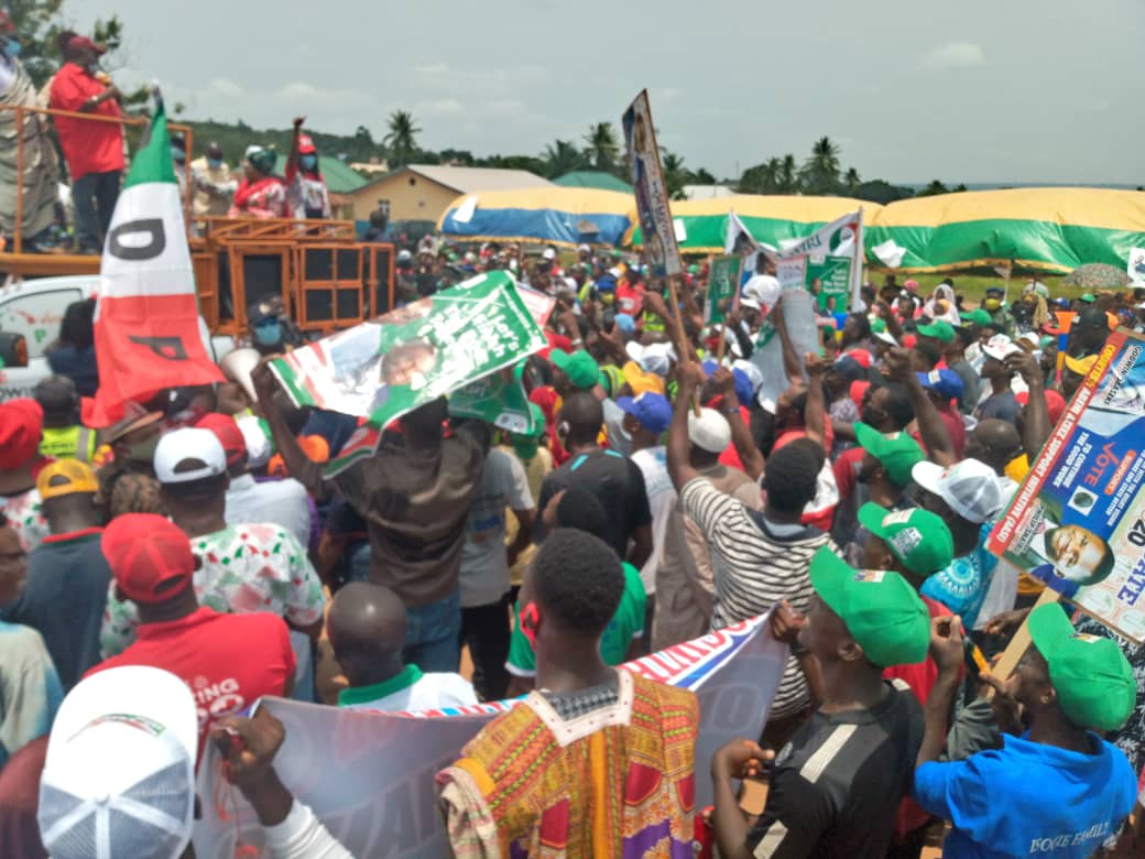OlaAdene's tweet photo. #MegaMovement literally! 
Auchi people showing the Obaseki/Shaibu PDP Train massive love. 

#obaseki4edo2020 
#MakingEdoGreatAgain 
#Obaseki2020 https://t.co/oqE8x9JETs