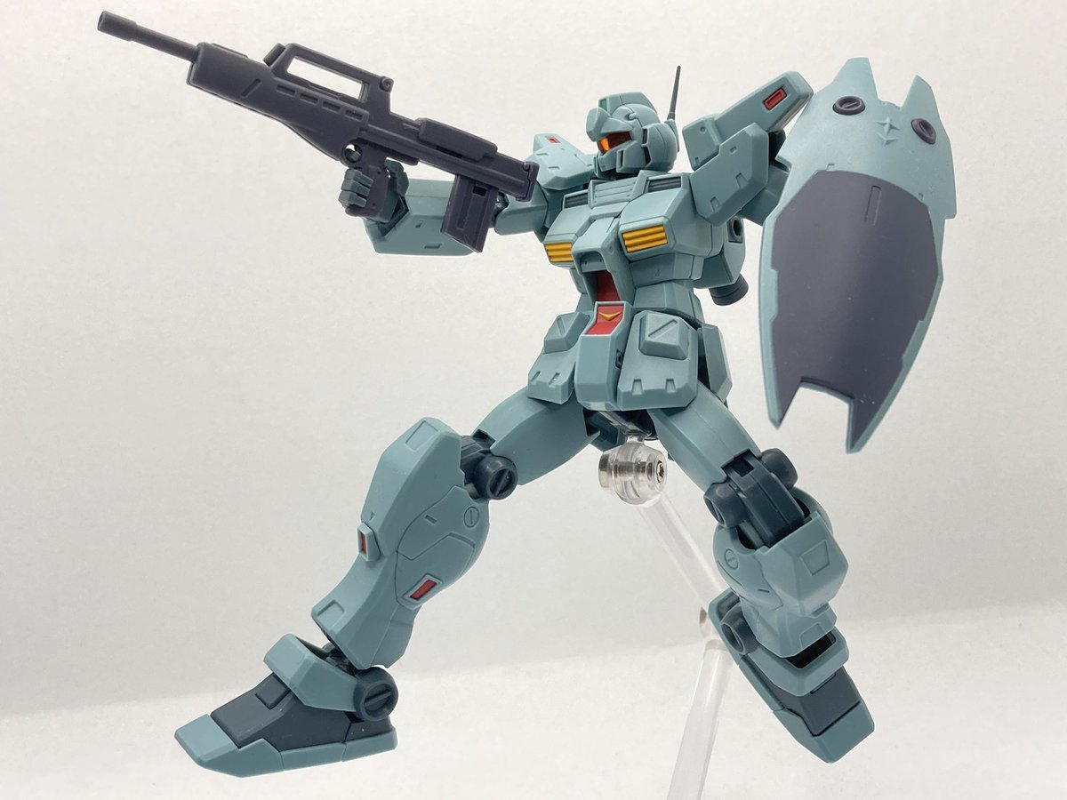 ROBOT魂のジムカスタムカッコいいですわね😊また見本画像と色味が違う気がするけどこれはこれで渋い色で良いかも。MGの成形色と比べると大分色濃いですわー。 