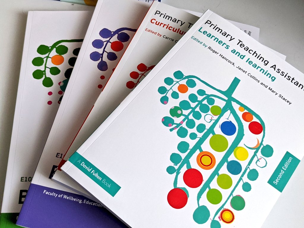primary_ta20's tweet photo. Yay!!! Received my study books from @OpenUniversity today π really cannot wait to start this course. #theopenuni #unistudent #teachingcareer #primaryta #myjourneytoteaching #lovetoteach https://t.co/PdOm6mWmbZ