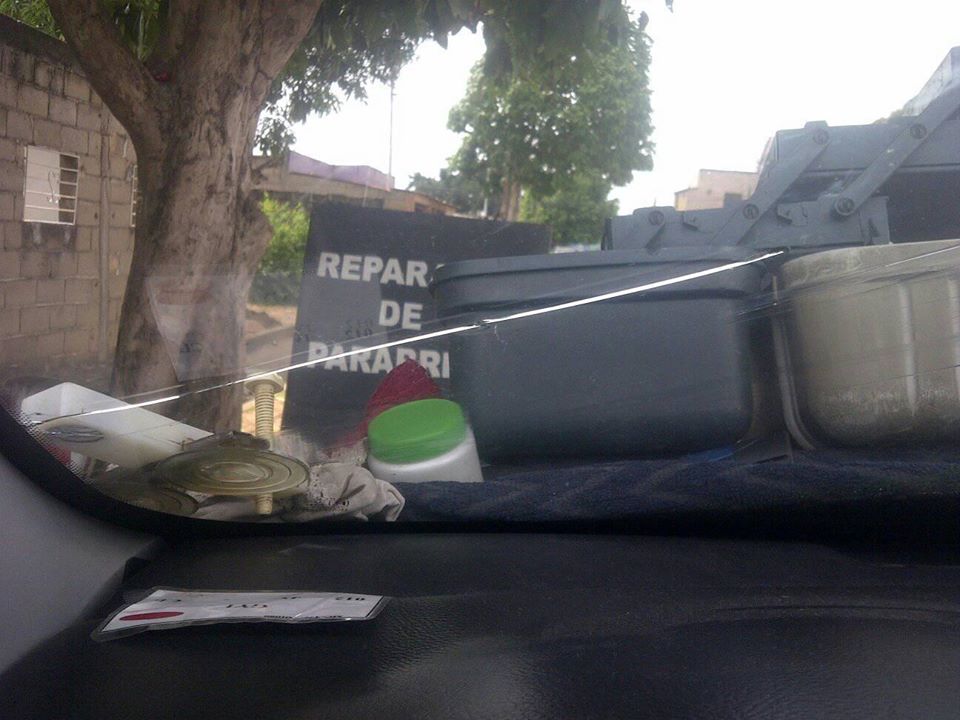 snot666's tweet photo. @ventasmonagas realizo reparaciones de parabrisas y vidrios laminados  a domicilio fisura de 1 cm hasta lineas 50 cm de largo trabajos garantizados https://t.co/T9E1di9EA3