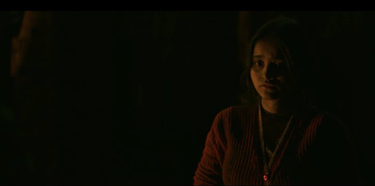 Riya Sukla ( @realisticriya) also made quite an impression on me as Chunni in  #RaatAkeliHai (on  @NetflixIndia), even in a short role. After IMDB-ing her, I remembered finding her fantastic in  #NilBatteySannata when she as a child actor. Watch her in  #NilBatteySannata on Zee5.