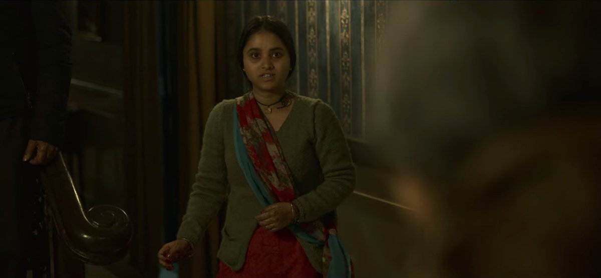 Riya Sukla ( @realisticriya) also made quite an impression on me as Chunni in  #RaatAkeliHai (on  @NetflixIndia), even in a short role. After IMDB-ing her, I remembered finding her fantastic in  #NilBatteySannata when she as a child actor. Watch her in  #NilBatteySannata on Zee5.