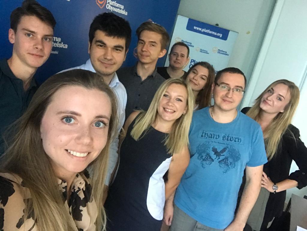 ng_bialystok's tweet photo. Wyłoniliśmy skład nowych władz SMD #Bialystok❗
Przewodniczącą koła została @Borowska_Kamila.
Wybraliśmy również nowy skład zarządu:
➡️ Sekretarz: @Wodzielak_k 
➡️ Skarbnik: @lukasztargonski  
➡️ Członek zarządu: @jowita_chudzik 
➡️ Członek zarządu: @a_warzynska 
Gratulujemy❗ https://t.co/x6ZsdfNczX