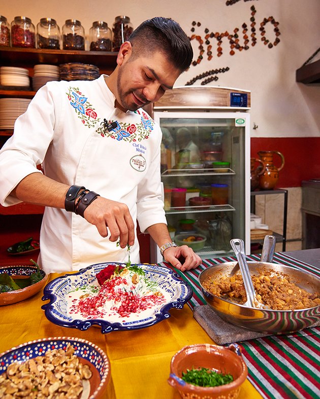 esperanzacenter's tweet photo. @ROMMENDOZA  from Roldán 37 in the heart of  #MexicoCity will show us how to prepare Chile en Nogada as part of Noche Azul Sabor de México City . This event will be streamed on facebook and YouTube on Sat 08/22 at 8pm CST and Sun 08/23 at 2pm CST.

@azulmusica @gracielasanchez https://t.co/2dNRI7xGVU