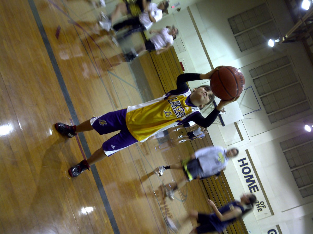 RosieCNuez4's tweet photo. Take me back in time!!! #LakersNation #onceageneral #alwaysageneral โฆ@NieceTheโฉ โฆ@Krishoops2โฉ https://t.co/6GiQhoX3FC