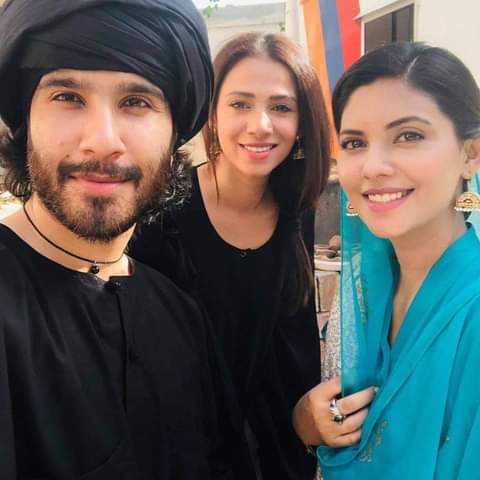 iDanialMughal's tweet photo. #FerozeKhan #ToobaSiddique & #SonitaMarshal from the set of the most awaited drama of the year #KhudaAurMuhabbatSeason3 ✨✨🔥
@ferozekhaan https://t.co/yqFAqurPp3