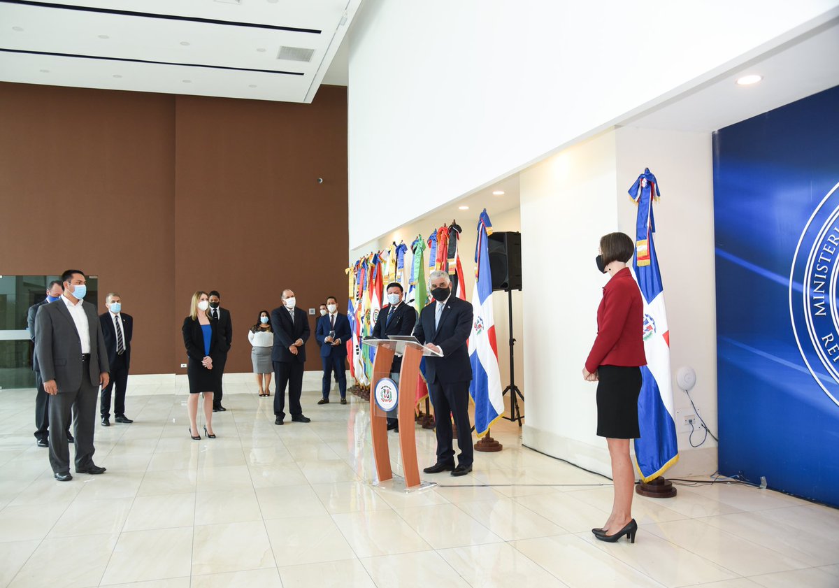 MIREXRD's tweet photo. Canciller @MiguelVargasM encabeza Acto de Condecoración de la Orden Duarte, Sánchez, y Mella en el grado de Gran Cruz Placa de Plata a la Excelentísima @EmbaCan Embajadora Extraordinaria y Plenipotenciaria de Canadá 🇨🇦 en la #RepúblicaDominicana 🇩🇴 #DiplomaciaDigitalRD https://t.co/rRQe1iSkfH