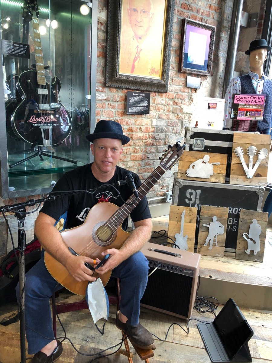 DowntownMemphis's tweet photo. Join us on the #DowntownMemphis Facebook page LIVE in 30 minutes from @lanskybros !
Featuring the sounds of @DavyRayBennett 🎶
Grab your lunch and tune in! #CarryoutConcert
#DowntownMemphis https://t.co/u6iX5xMGsA