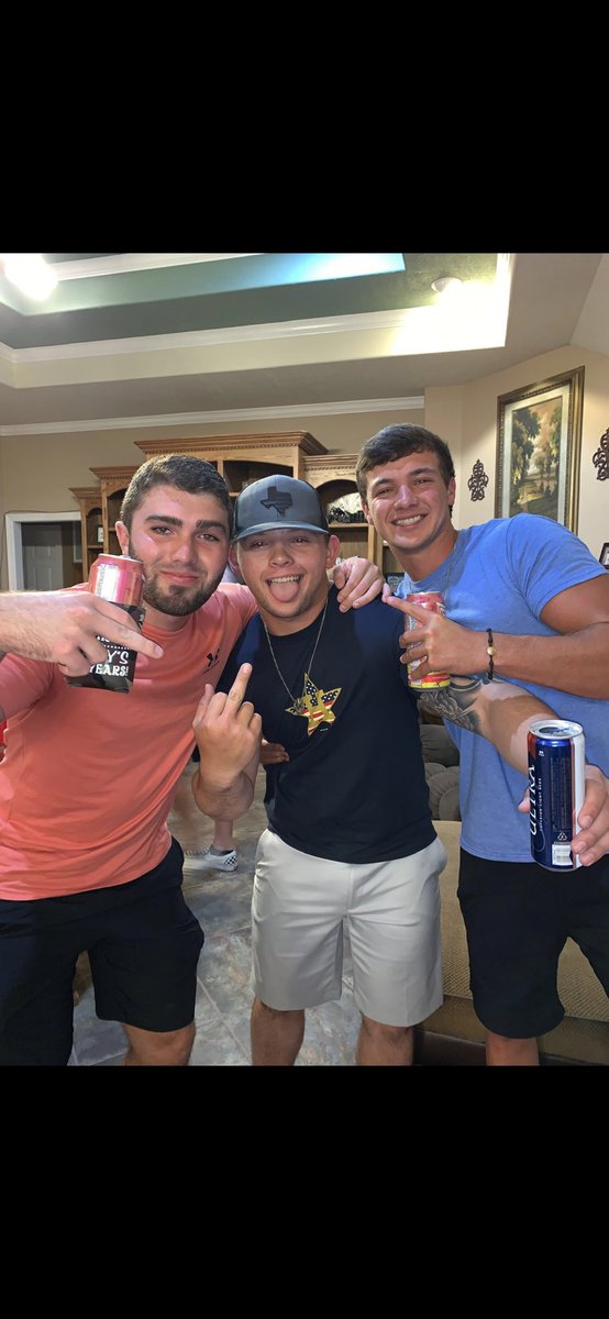 harrispetrie33's tweet photo. Happy 21st Birthday to a day one brotha, now you can finally have your first beer.🍺 love you bub💙 https://t.co/n4BpsIBXGy