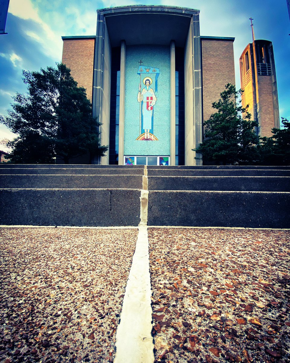 MallamIbrahim's tweet image. What would the world be without religious sanctuaries? Look closely, what do you see? #NotRandom #ChurchInTheCity #CatholicChurch #Urbanphotography #StLouis #Missouri #MIGphotography 📸📱