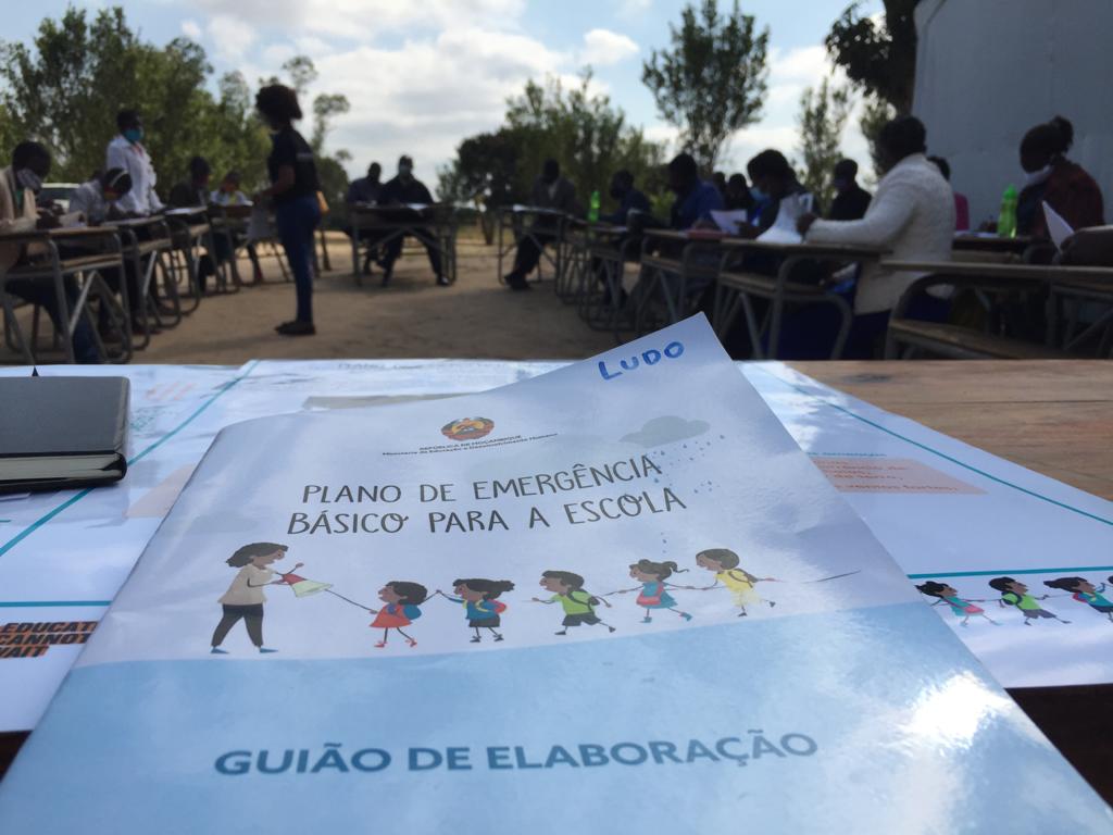 UNHabitatMoz's tweet image. The Basic Emergency School Plan #BESP is meant to prepare schools for emergencies and disasters, including now #COVID19.

Thanks to @EduCannotWait, @UNHabitatMoz and @UNICEF_Moz are implementing this week the #BESP in schools of Gondola and Chimoio, #Mozambique 🇲🇿 

#SDG11 #SDG4
