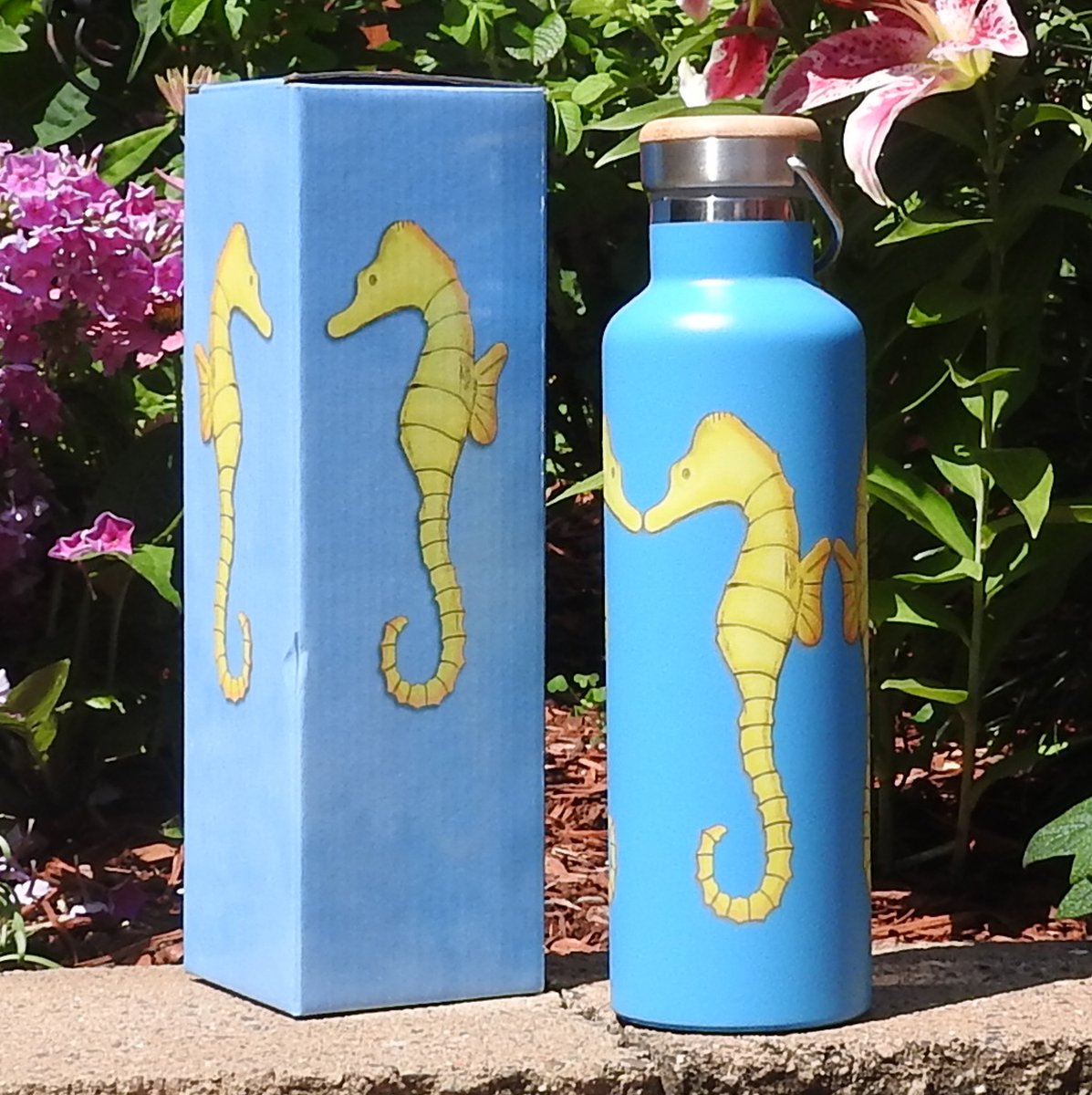 beachcomberfli1's tweet photo. Sunny Seahorse Stainless Steel Water Bottle, #seahorse #ocean #oceanlife #waterbottle #Beach #beachlife https://t.co/xFHNOGlcTT