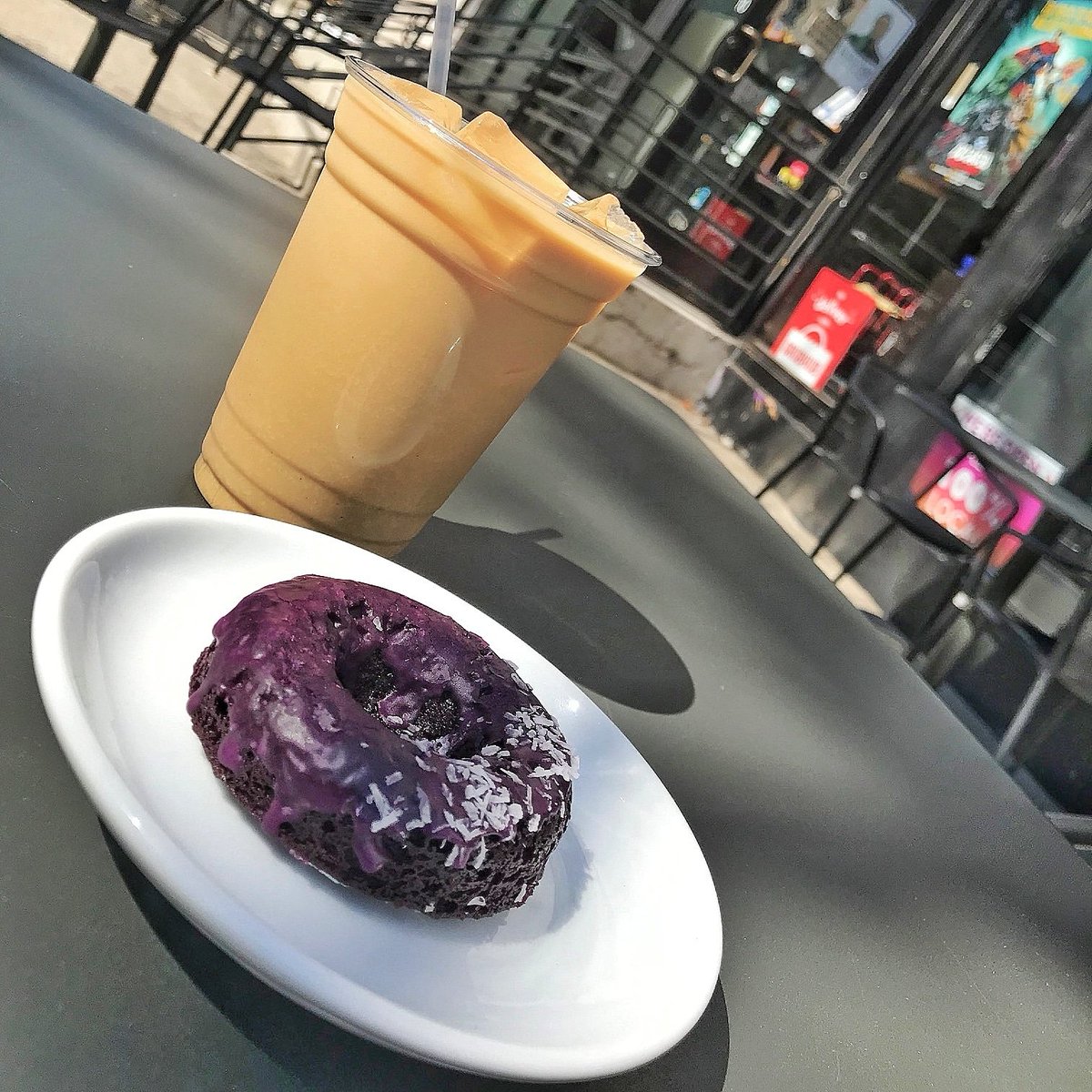 OblivionComics's tweet photo. 5 Day Forecast: βοΈβοΈβοΈβοΈβοΈβ£β£
It's going to be HOT π₯΅ this weekend. Stay cool with an #icedlatte and be sure to try our #SweetFlourBakery pastries! We recommend the new #ubedonut π
#oblivioncomicsandcoffee #ube #vegan #coffeeshop #downtownsac #downtownsacramento https://t.co/hGDdVDSXdL