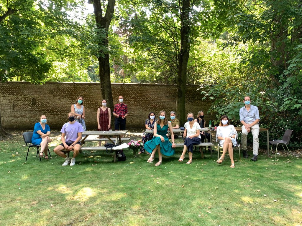 De voorbije dagen postten we al een reeks sfeerbeelden uit de workshops van de Taalunie Zomercursus Nederlands. Via deze weg willen we ook de gezichten achter deze cursus in de verf zetten. Bedankt voor al jullie inzet en enthousiasme.  #2020TZN