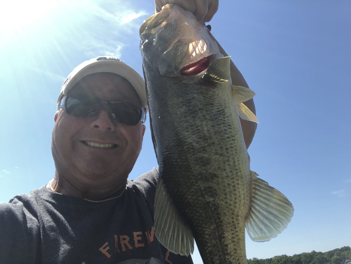ABeltJr1's tweet image. Got me a 3.5 pound Largemouth Bass this morning @ Lake Webster in northern Indiana.  #NiceCatch 🇺🇸💰😃