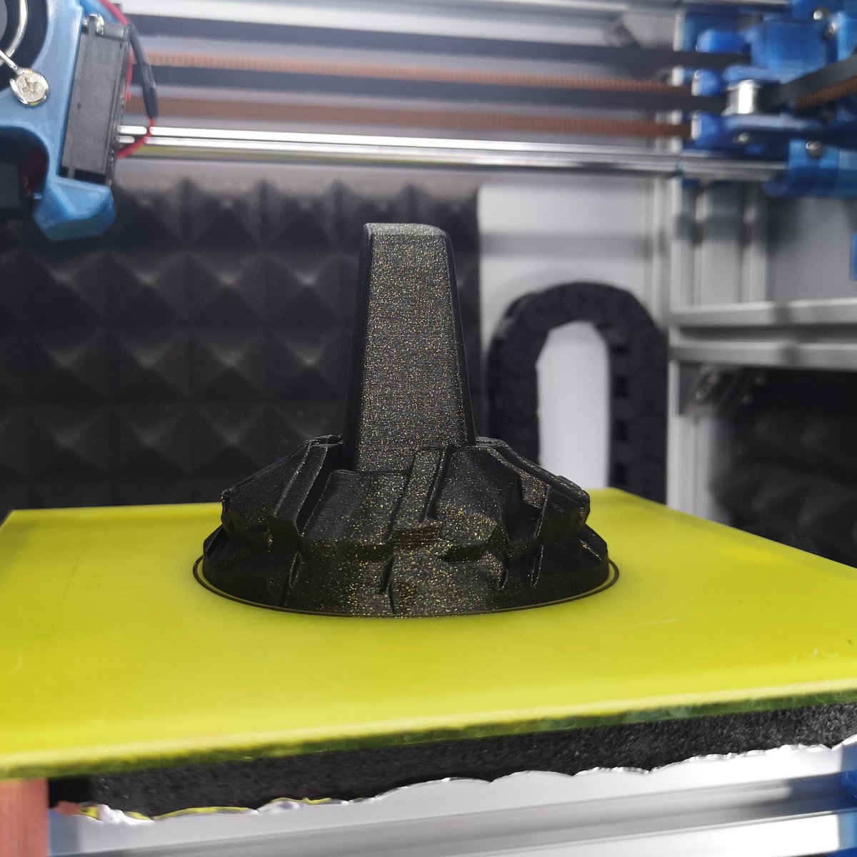 3D_Printerist's tweet photo. Kylo Ren aus Star Wars
🖨️ Eigenbau Ender 2 / #little3dthecube
💿 Filament ist BioFusion Jet black von @extrudr und Aurora gold von @SpectrumF_3D
🗜️ Schichthöhe 0,16mm
📏 ca 175mm
⏱️ ca 17h 45min
Design ist von @3dRollin
#corexy #biofusion #extrudr #spectrumfilaments https://t.co/UONqwN9hVp
