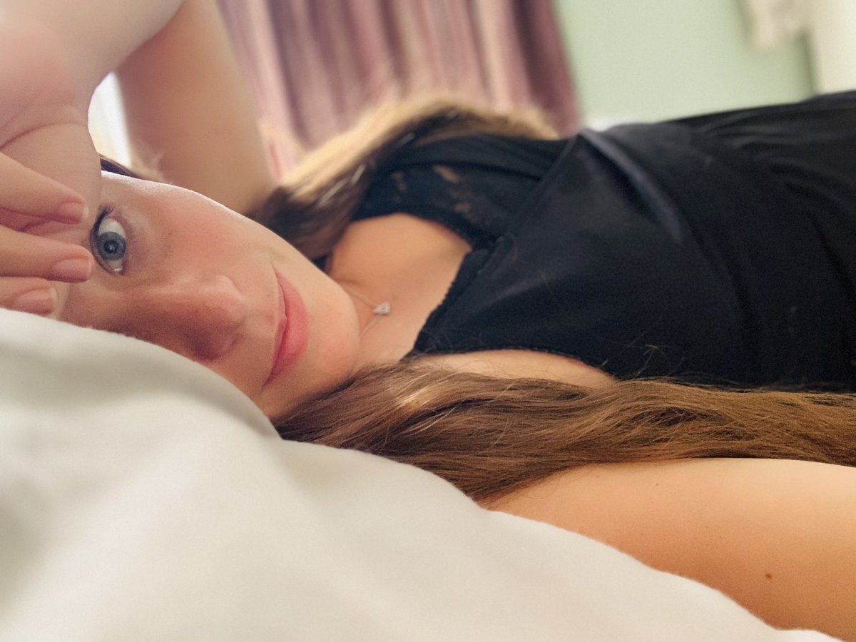 MonstersCall's tweet image. Taking a moment to cool down before heading back on to stream in an hour. 
.
#relax #CoolMeDown #ThursdayMotivation #thursdayvibes #rest #stream #streaming #streamer #StreamerCommunity #Streamer_RTs #girlgamer #gamer #gamers #pc #pcgaming #PCGamer