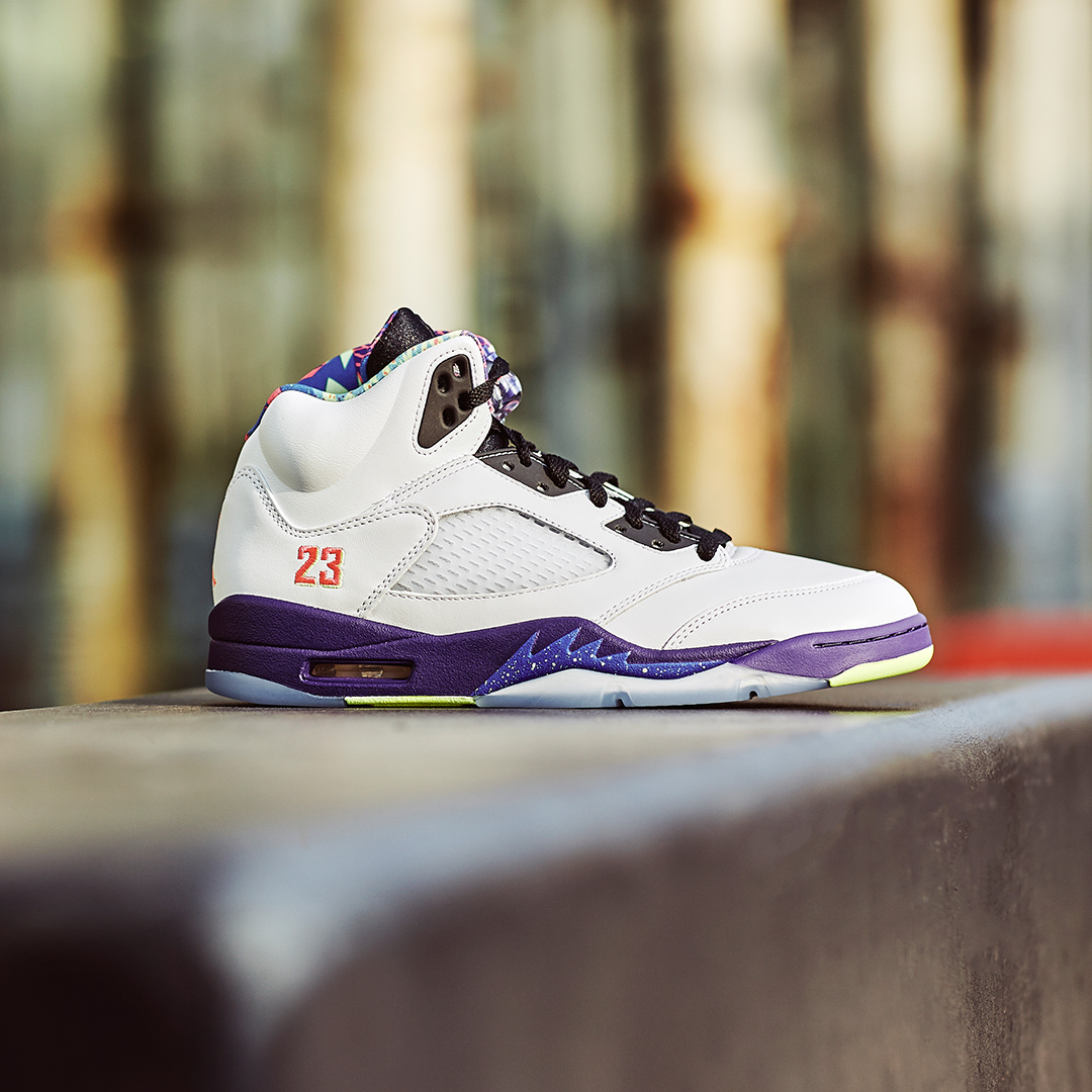 prodirecthoops's tweet photo. 📲 https://t.co/R7TSX2upCT

ANOTHER RAFFLE 😱🔥

The Air Jordan 5 Retro 'Bel-Air' drops with an alternative white upper alongside the 90s-infused colour pops and iconic design details. 

Sign up by the link 📲

#ProDirectHoops #ProDirect #Basketball #Jordan #AirJordan #Raffle https://t.co/Mu6Q7mtB13