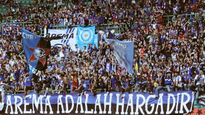 “Arema are more than just a football club. They are a way of life. They are the St. Pauli of Indonesia. A culture within a culture. Satu Jiwa, one heart or one soul”

Sepenggal kalimat diatas ditulis oleh Anthony Sutton, seorang jurnalis ESPN pada 2010.