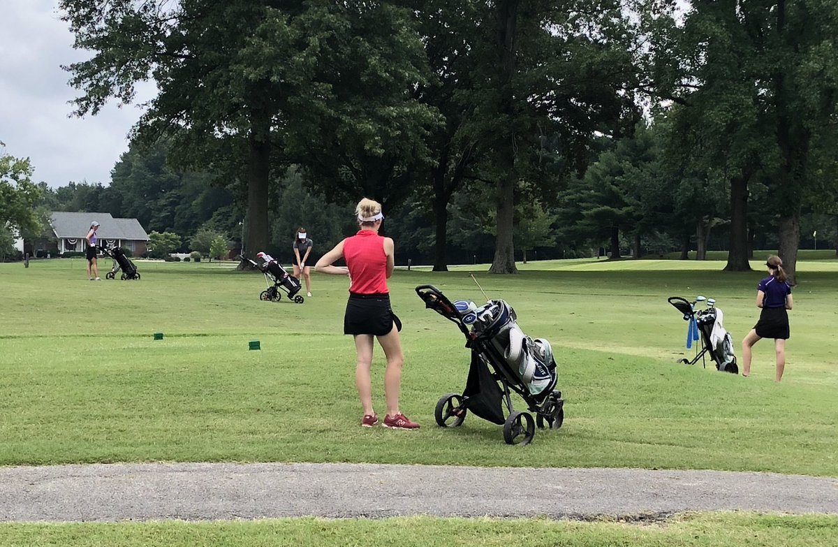 FCHSGolfCoach's tweet photo. So happy to be back on the course with these young ladies! #goredbirds https://t.co/BQ8TcVeXEy