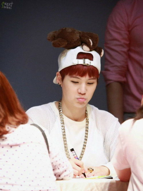 red yoongi, he pout