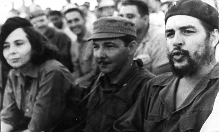 In 1955, Fidel Castro would go into exile. A year or so later, he would return with another push for revolution but this time with Raúl Castro, Che, Vilma, Cienfuegos, and more. This time they were organised, they were guerrilla, they were unpredictable, they were determined!