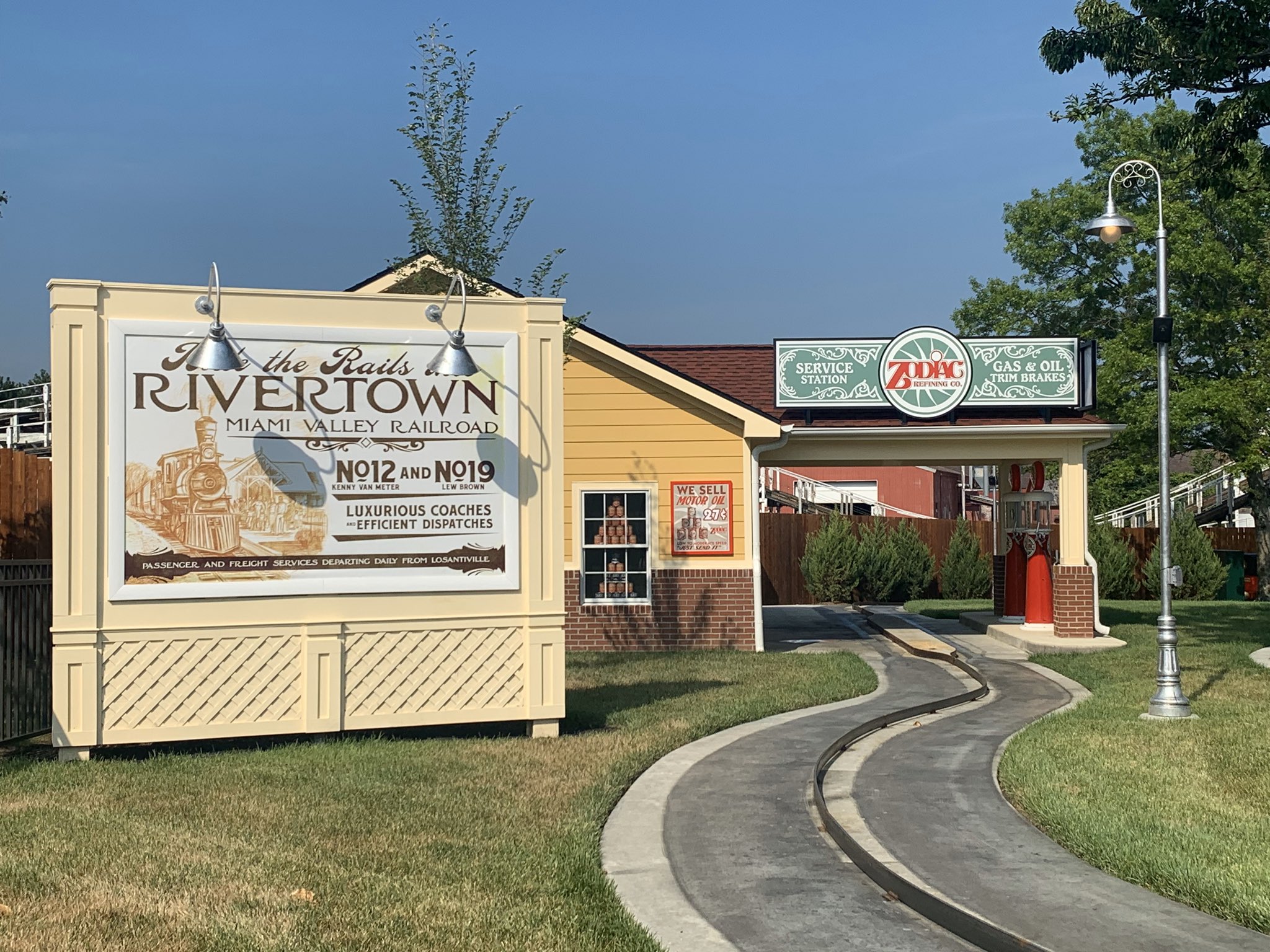 Screamscape on Twitter: "The Return of cars to Carowinds? Actors and