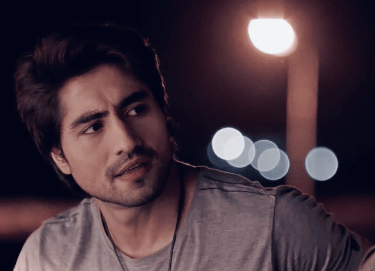 Me watching my friends make dumb decisions even after I warned them:this man portrays everything I feel so well #HarshadChopda