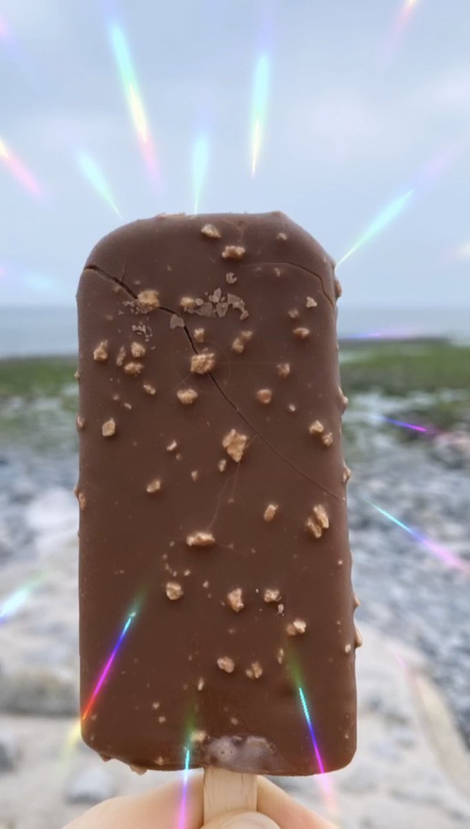 niapia_w's tweet image. Nostalgia on a stick. #hellomyoldfriend  #hotweatheressentials