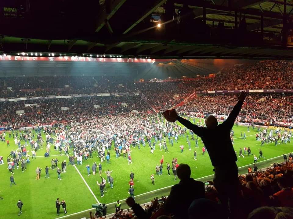 LouGebbett's tweet photo. CAFC. Always CAFC....

For more nights like this - that we'll remember forever ❤

#SaveCAFC 
#ESIOUT 

@EFL @EFL_Comms @CAFCofficial @CAStrust https://t.co/MCZihE5K9H