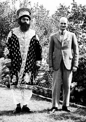 EngrCons's tweet photo. A TRUE FREEDOM FIGHTER:
Pir Sibghatullah Shah Rashidi, the Pir Pagaro VI (Soriah Badshah) spritual leader a hurs. We must pay tribute to our real great heros. They made independence possible for us.
@OfficialDGISPR
🇵🇰Zindabad❤
#HurForce
#PakArmy
#HappyBirthdayDearPakistan https://t.co/OYU2YoyDbV